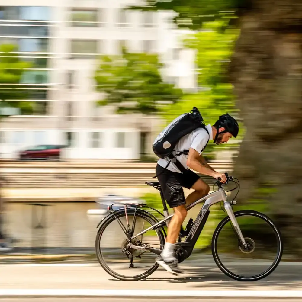 Service de livraison express à vélo, mettant en avant la rapidité du transport urbain.